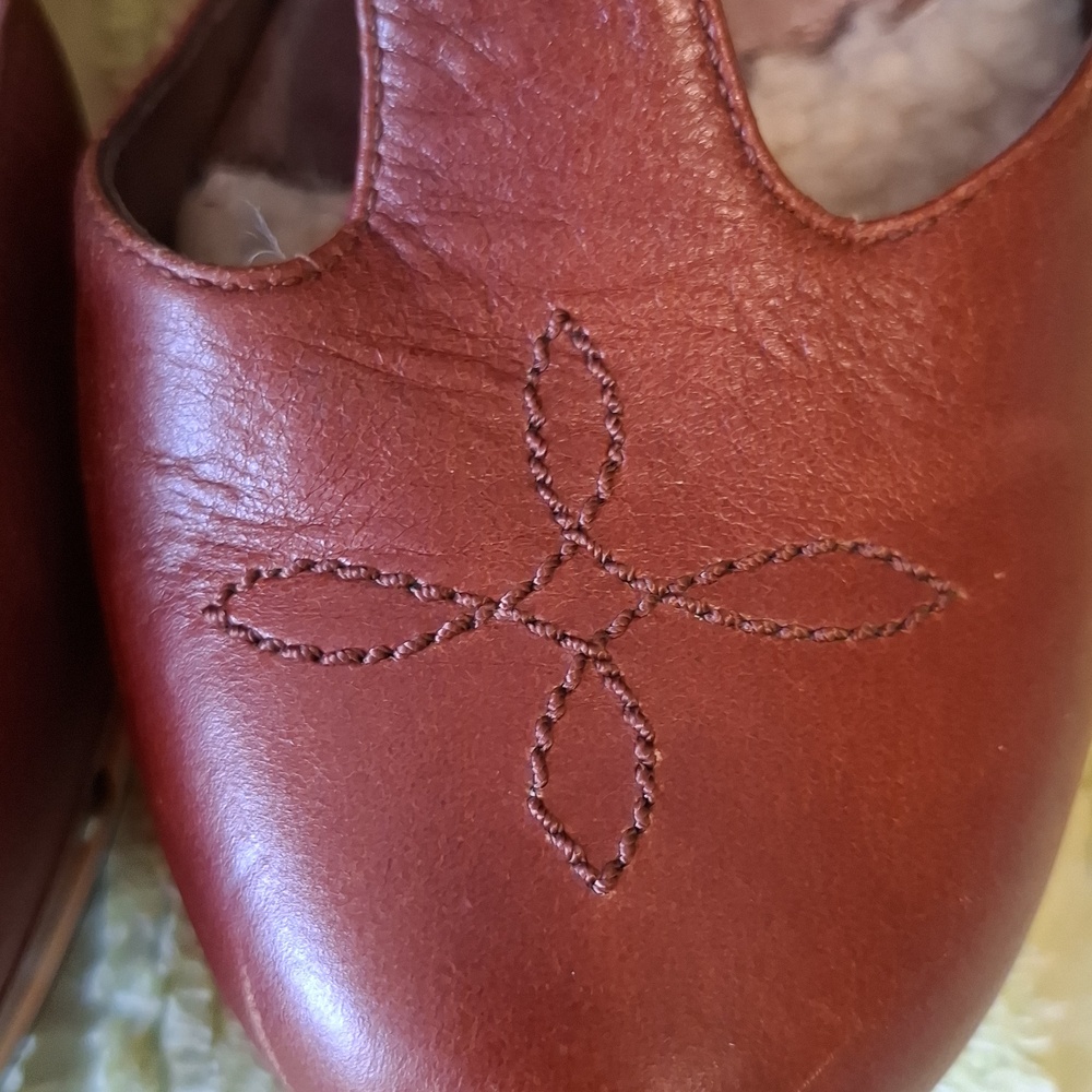 Ugg Australia sz 10, Christie clog wedge. T-strap. Sheepskin toe - Picture 8 of 11